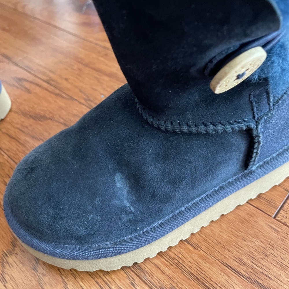 GIRLS Ugg Mini Navy Bailey Button Boots Size 9Y - Picture 6 of 8